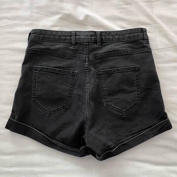H&M - High waisted shorts - Picture 1 of 4